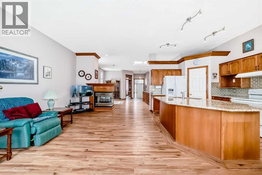 11 Hamptons Bay Nw, Calgary, Alberta  T3A 5R6 - Photo 5 - A2237172