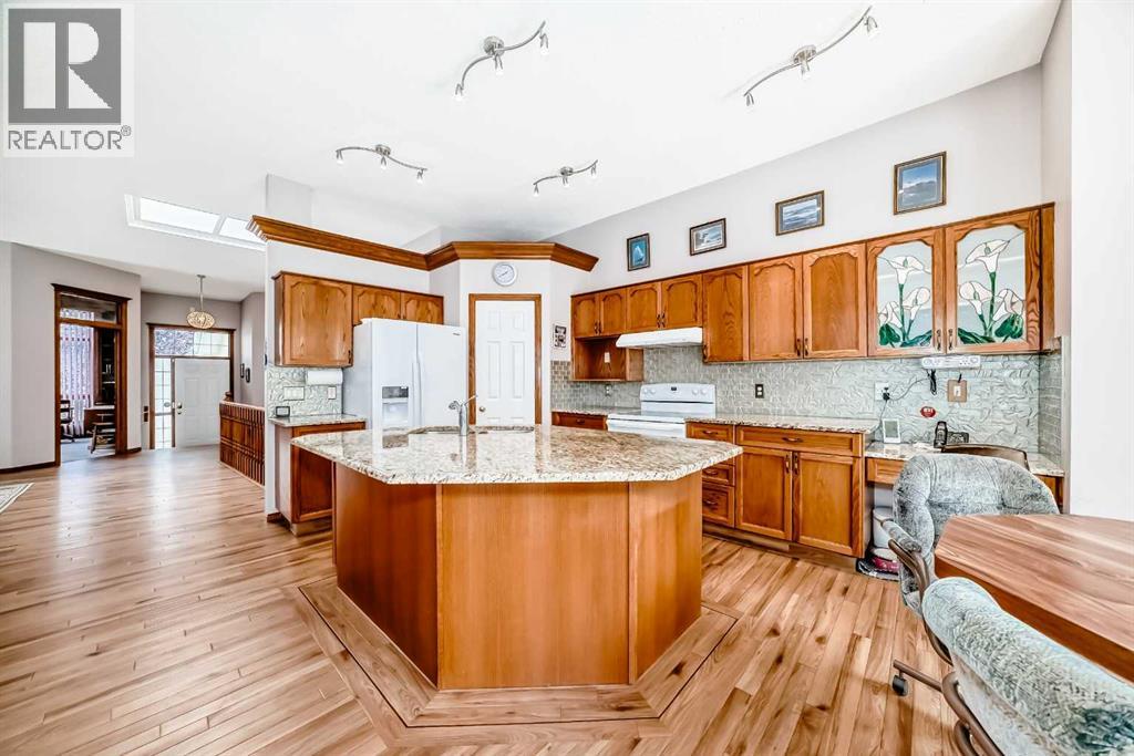 11 Hamptons Bay Nw, Calgary, Alberta  T3A 5R6 - Photo 6 - A2237172