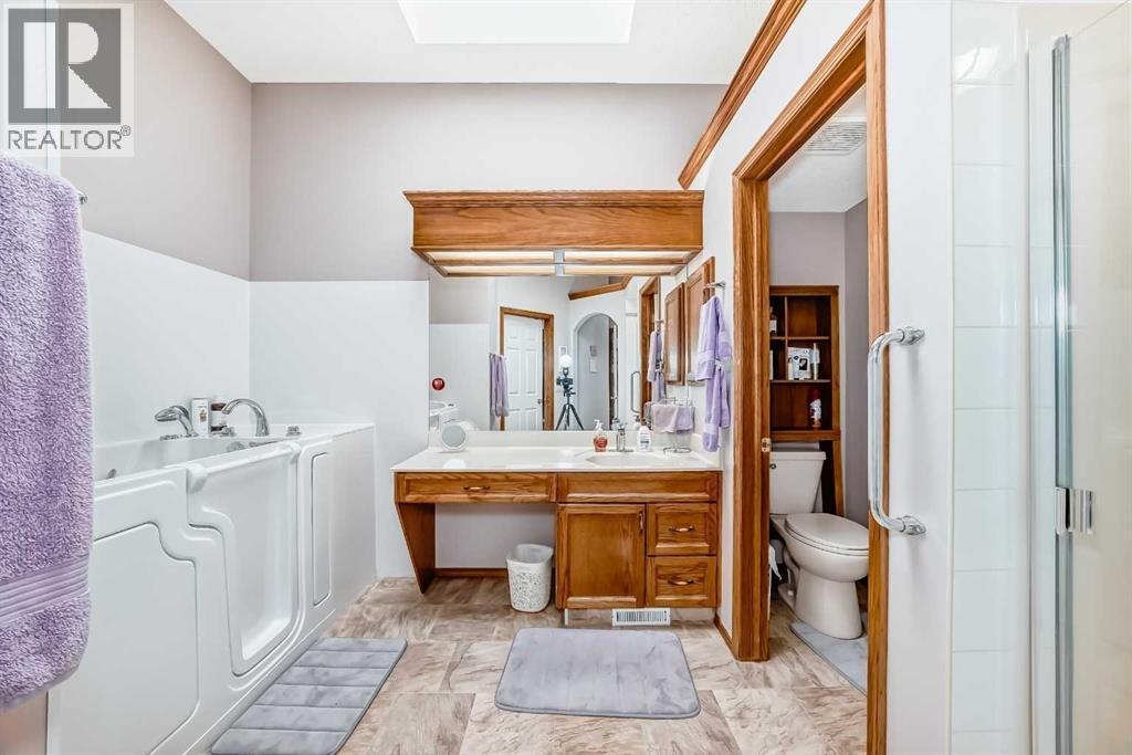 11 Hamptons Bay Nw, Calgary, Alberta  T3A 5R6 - Photo 14 - A2237172