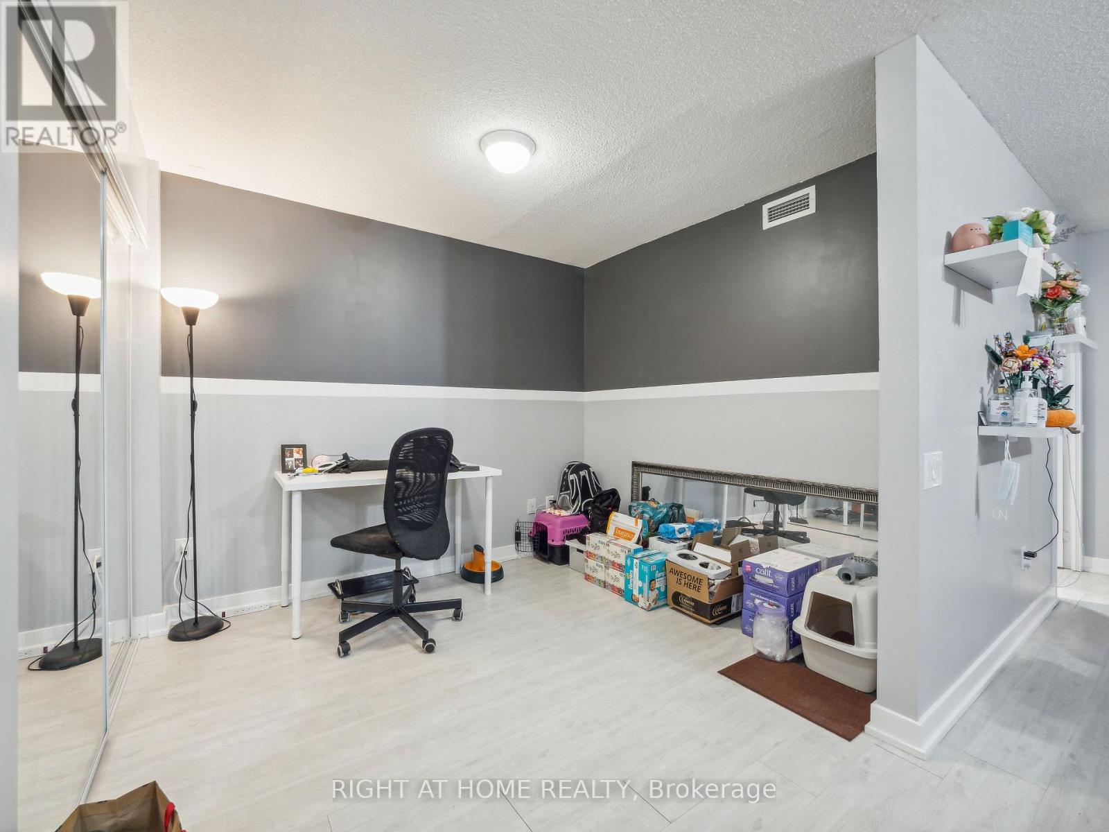 1701b - 19 Singer Court, Toronto, Ontario  M2K 0B2 - Photo 4 - C12433579