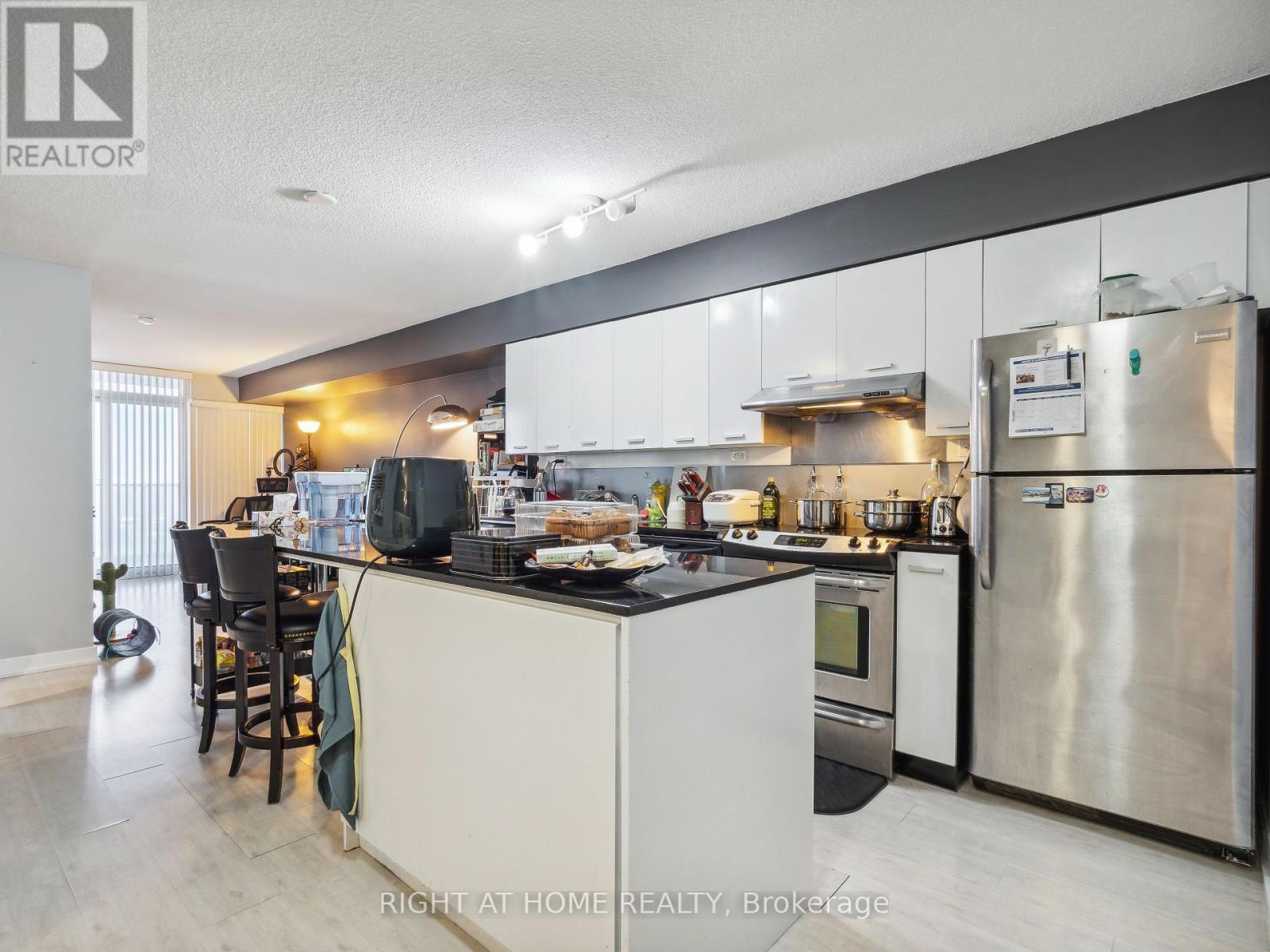 1701b - 19 Singer Court, Toronto, Ontario  M2K 0B2 - Photo 5 - C12433579