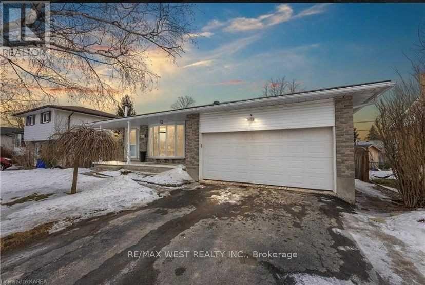 653 Fleet Street, Kingston, Ontario  K7M 5A4 - Photo 2 - X12432428