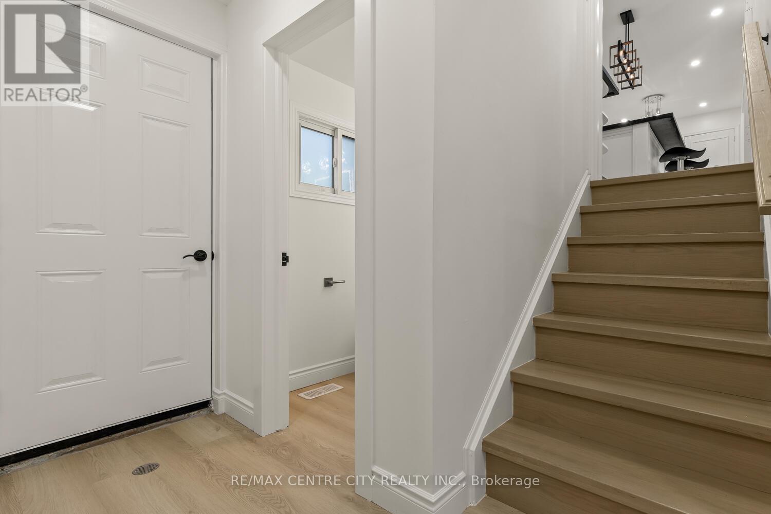 12 Field Road, London South, Ontario  N6P 1C5 - Photo 33 - X12433611