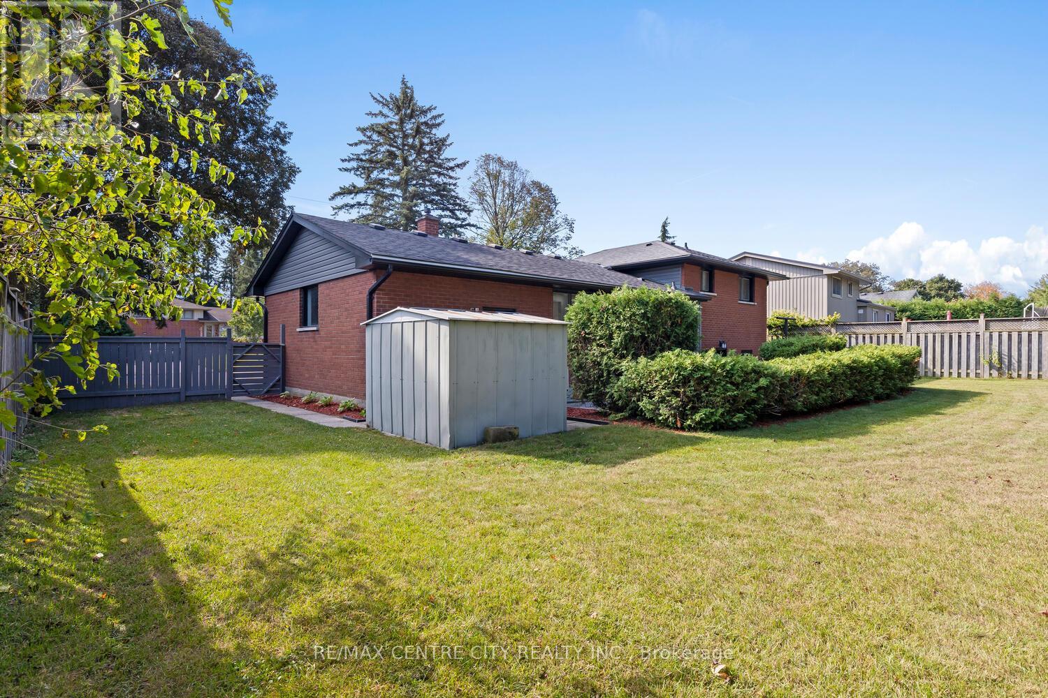 12 Field Road, London South, Ontario  N6P 1C5 - Photo 7 - X12433611