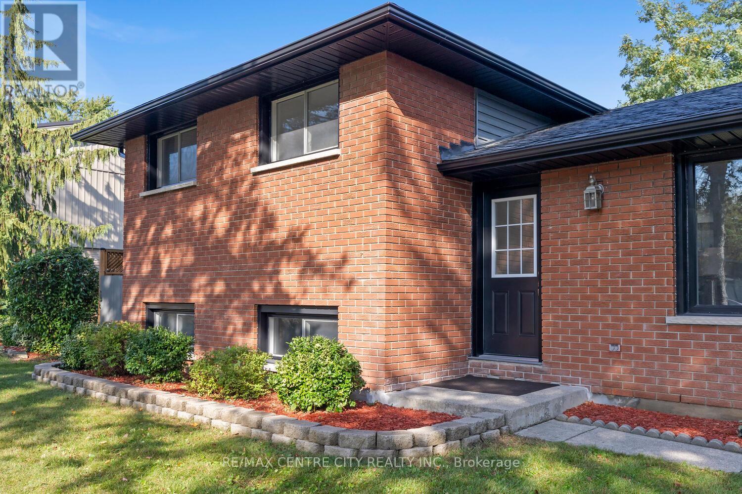 12 Field Road, London South, Ontario  N6P 1C5 - Photo 8 - X12433611