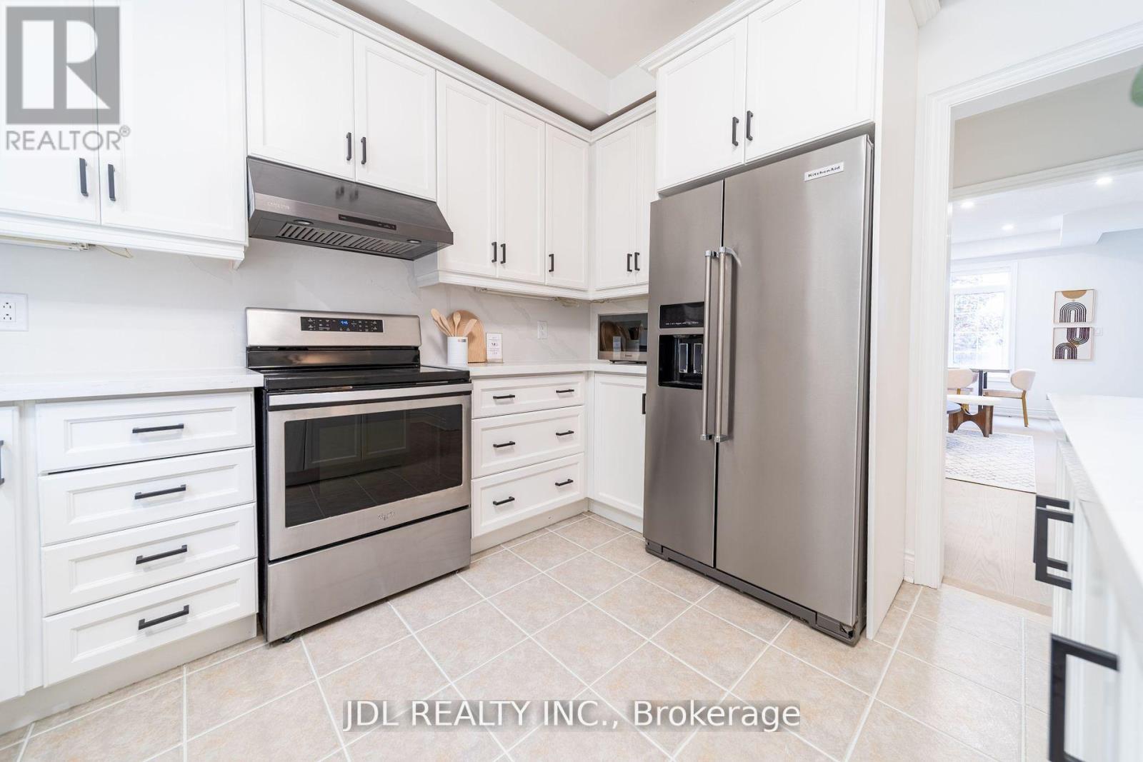 51 Routliffe Lane, Toronto, Ontario  M2N 0A5 - Photo 10 - C12433589