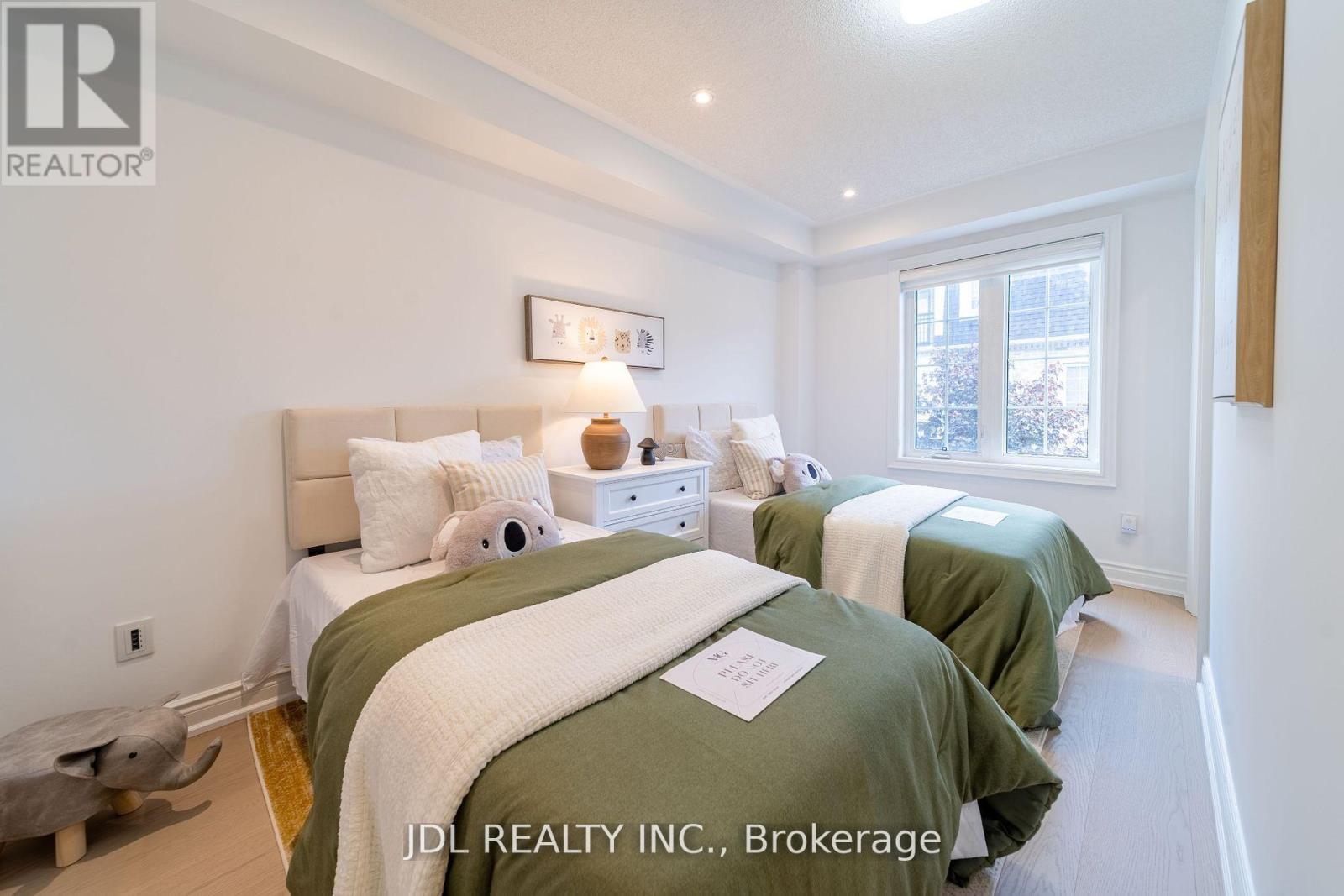 51 Routliffe Lane, Toronto, Ontario  M2N 0A5 - Photo 13 - C12433589