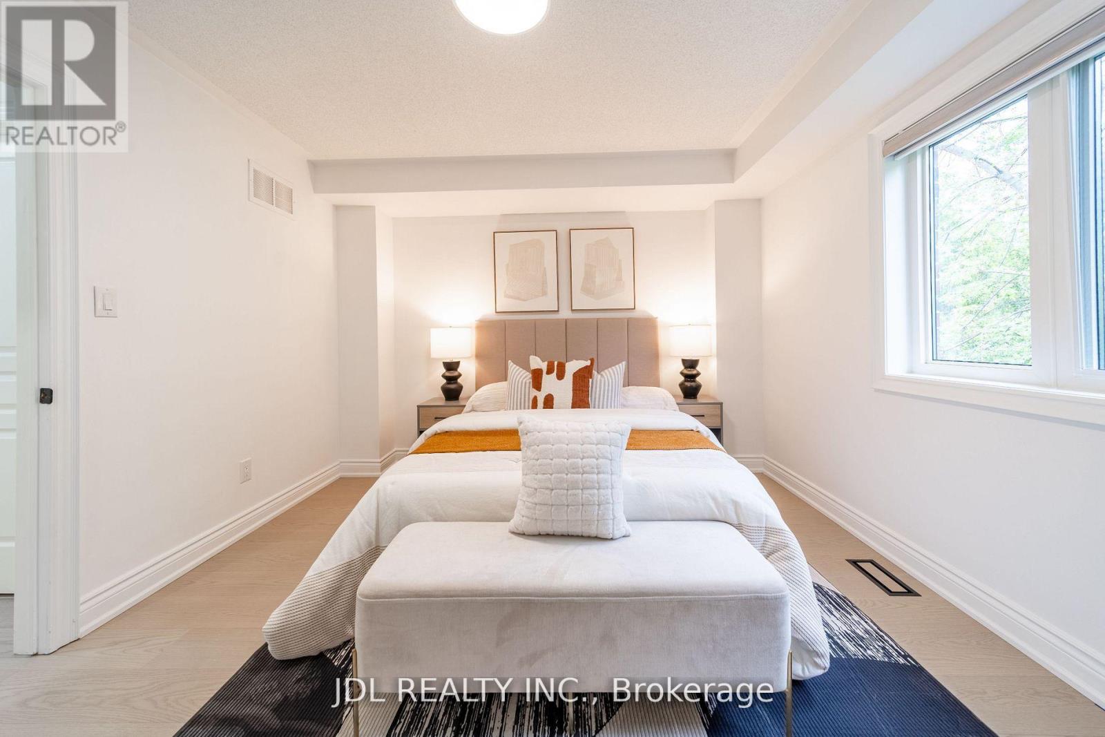 51 Routliffe Lane, Toronto, Ontario  M2N 0A5 - Photo 16 - C12433589