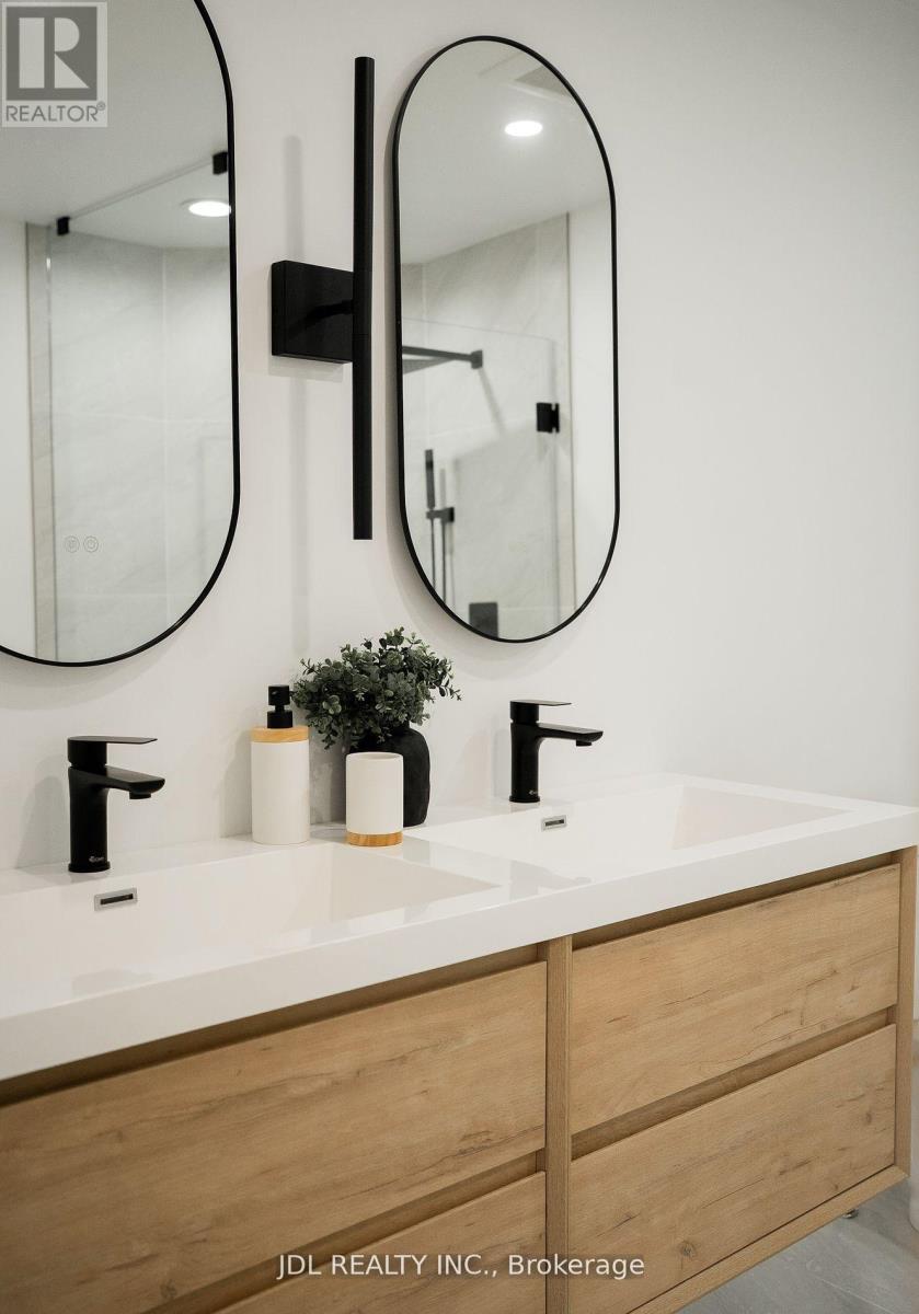 51 Routliffe Lane, Toronto, Ontario  M2N 0A5 - Photo 29 - C12433589