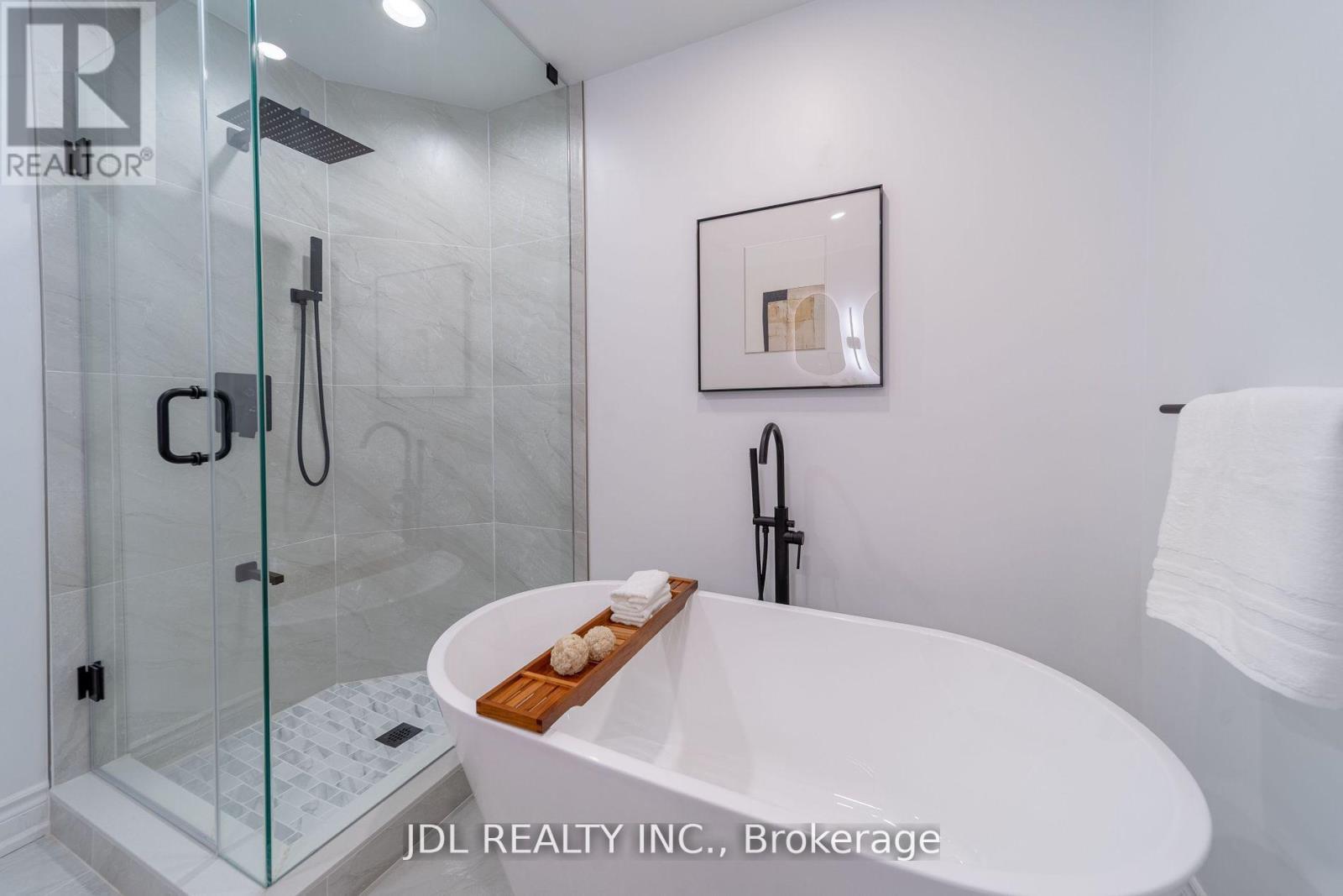 51 Routliffe Lane, Toronto, Ontario  M2N 0A5 - Photo 32 - C12433589