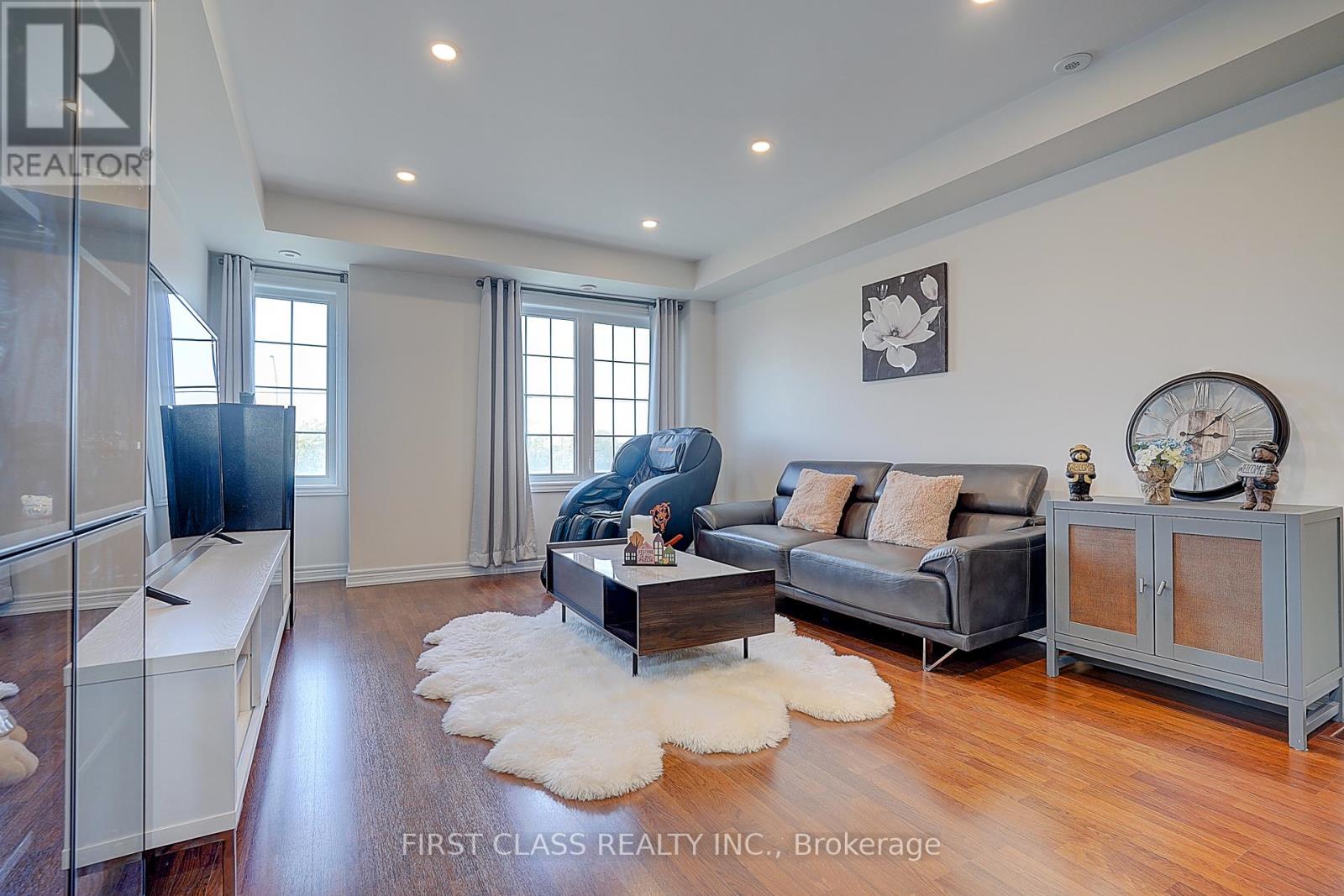 5303 Major Mackenzie Drive E, Markham, Ontario  L6C 0N3 - Photo 14 - N12433587