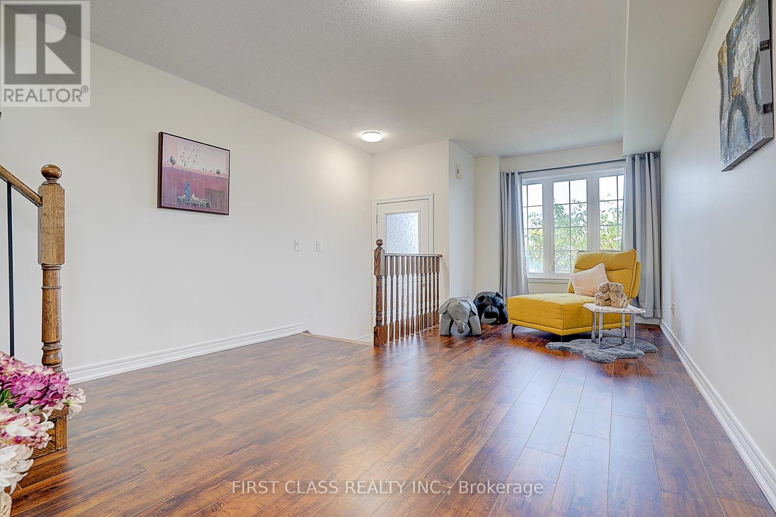 5303 Major Mackenzie Drive E, Markham, Ontario  L6C 0N3 - Photo 3 - N12433587