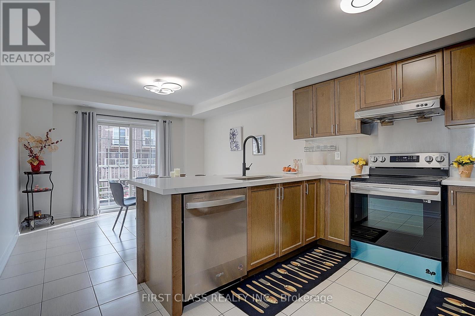 5303 Major Mackenzie Drive E, Markham, Ontario  L6C 0N3 - Photo 5 - N12433587