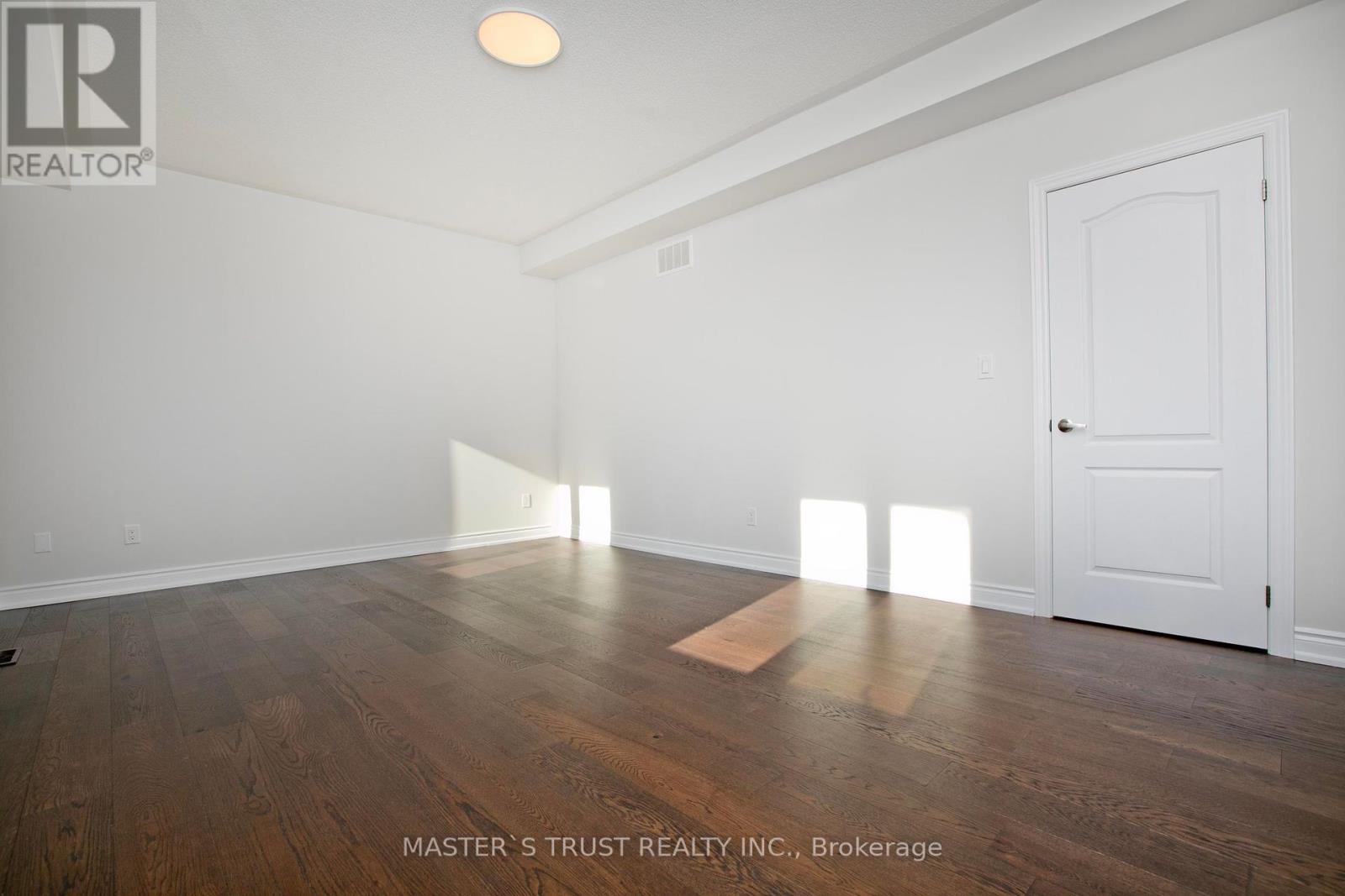 1115 Grainger Trail, Newmarket, Ontario  L3X 0G7 - Photo 16 - N12433594