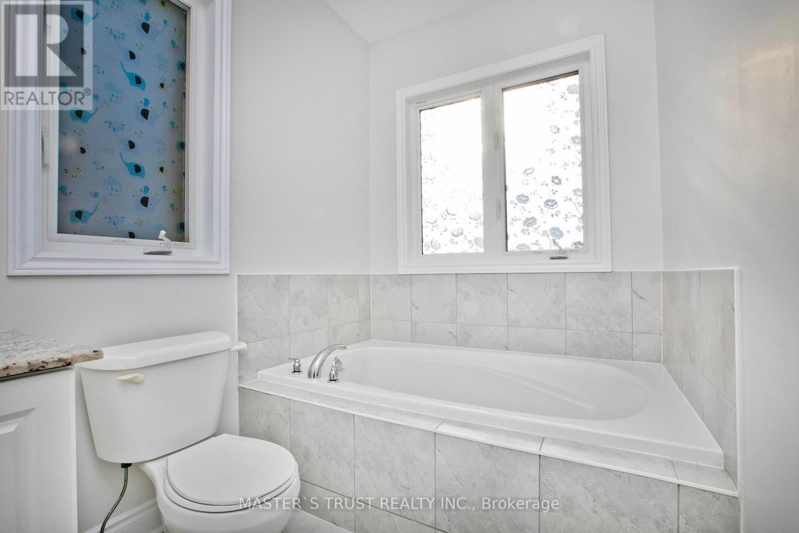 1115 Grainger Trail, Newmarket, Ontario  L3X 0G7 - Photo 18 - N12433594