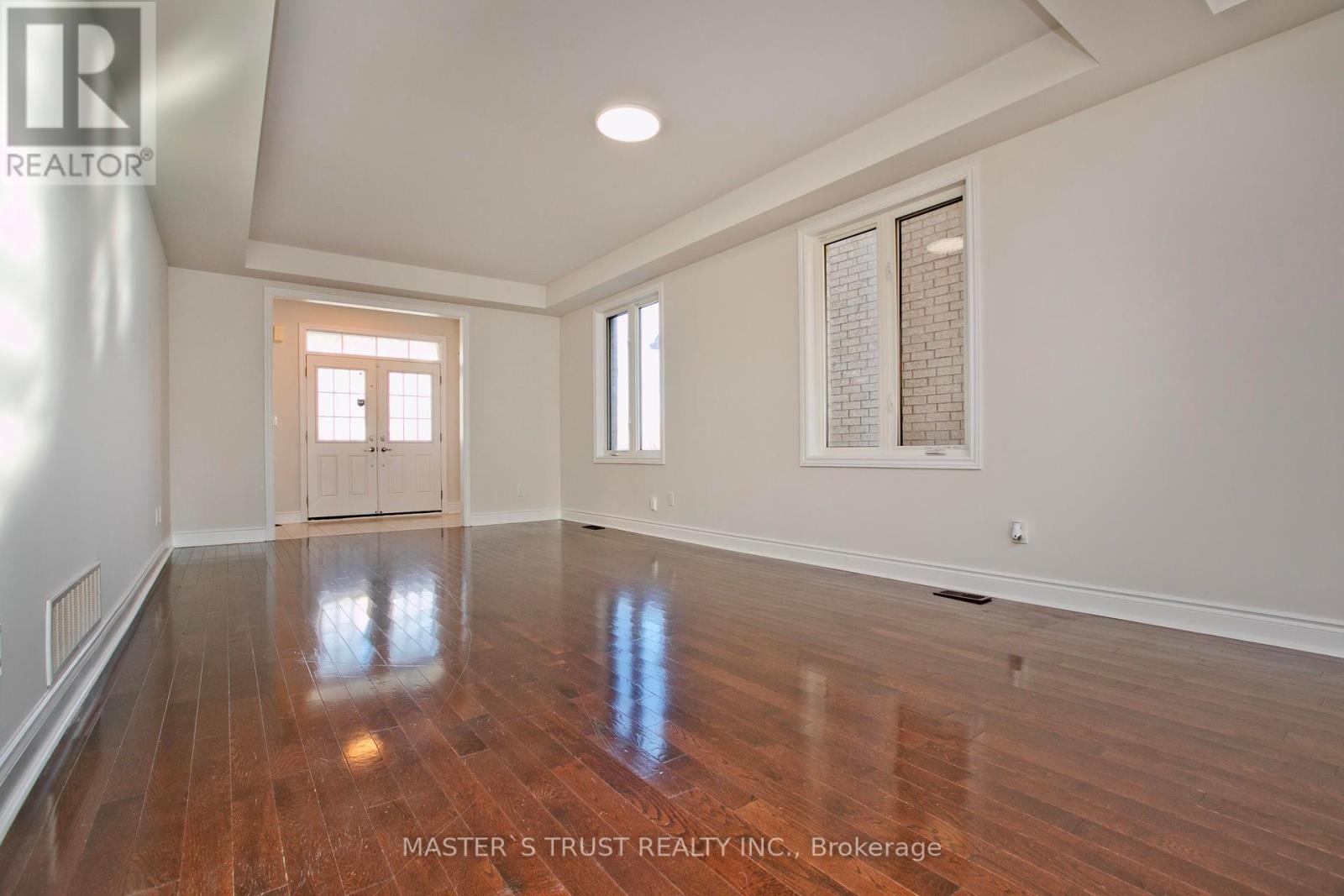 1115 Grainger Trail, Newmarket, Ontario  L3X 0G7 - Photo 2 - N12433594