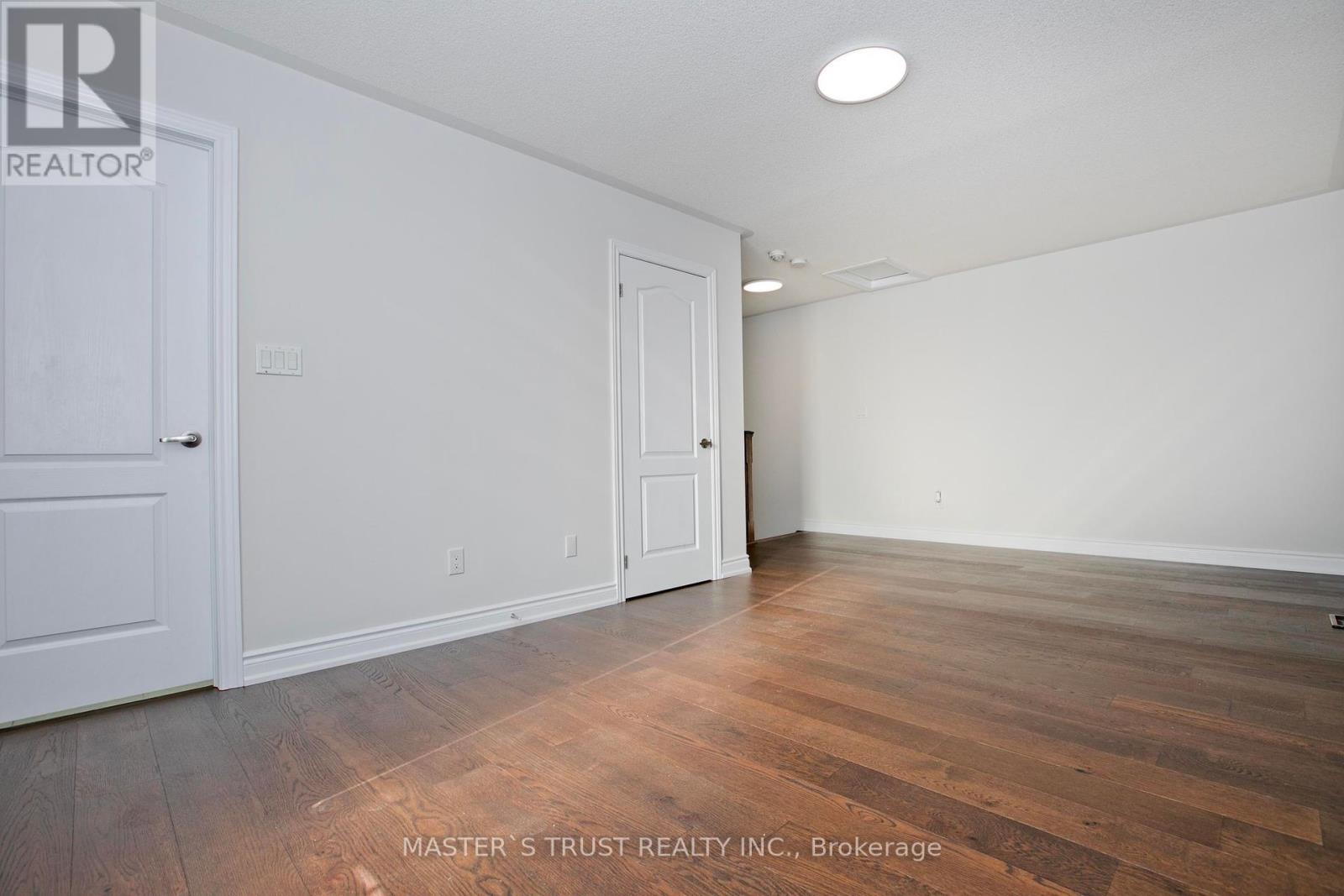 1115 Grainger Trail, Newmarket, Ontario  L3X 0G7 - Photo 21 - N12433594