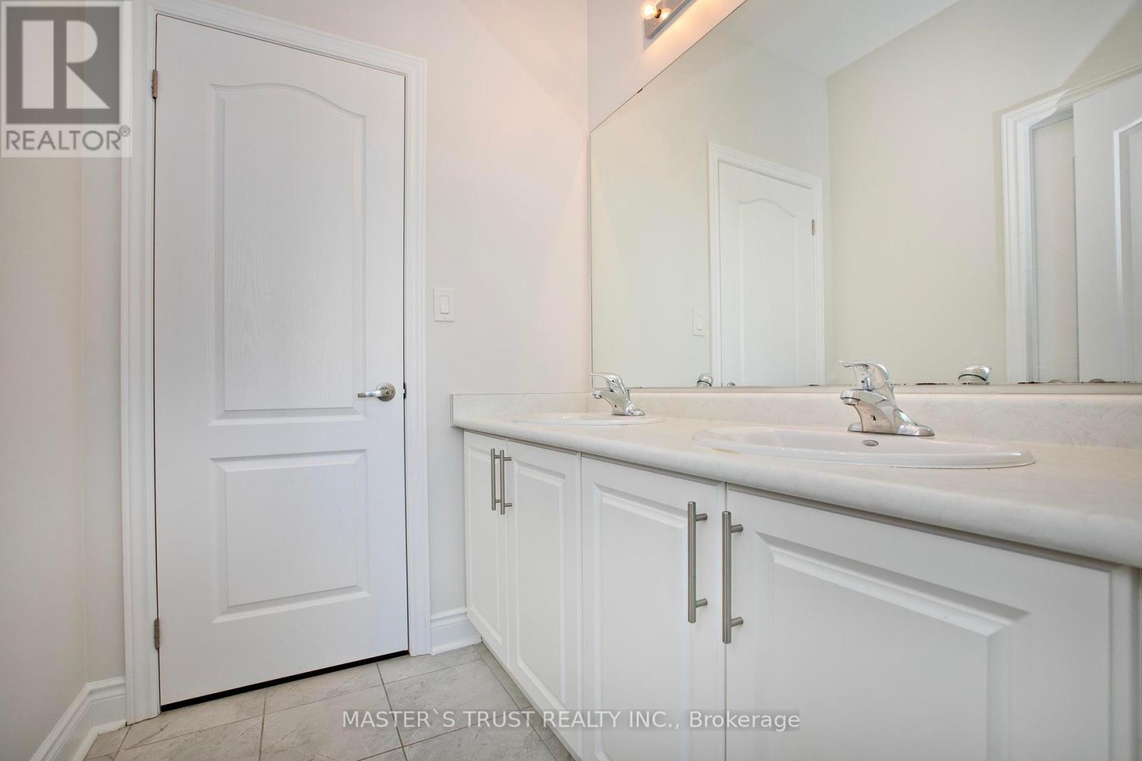 1115 Grainger Trail, Newmarket, Ontario  L3X 0G7 - Photo 23 - N12433594