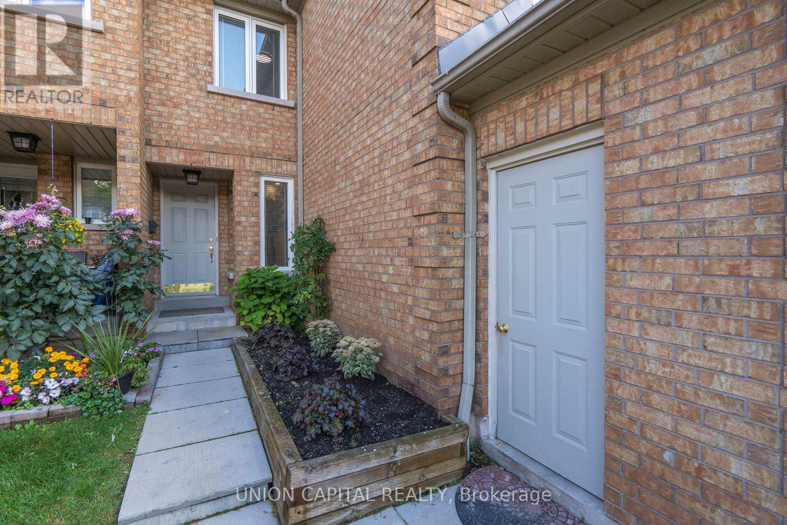 106 - 2555 Thomas Street, Mississauga, Ontario  L5M 5P6 - Photo 3 - W12433610