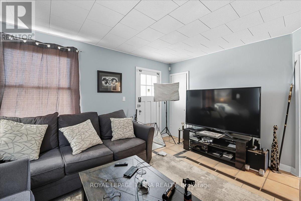 13029 Lundys Lane, Thorold, Ontario  L0S 1A0 - Photo 12 - X12433581
