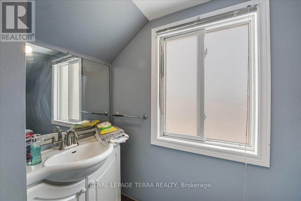 13029 Lundys Lane, Thorold, Ontario  L0S 1A0 - Photo 16 - X12433581