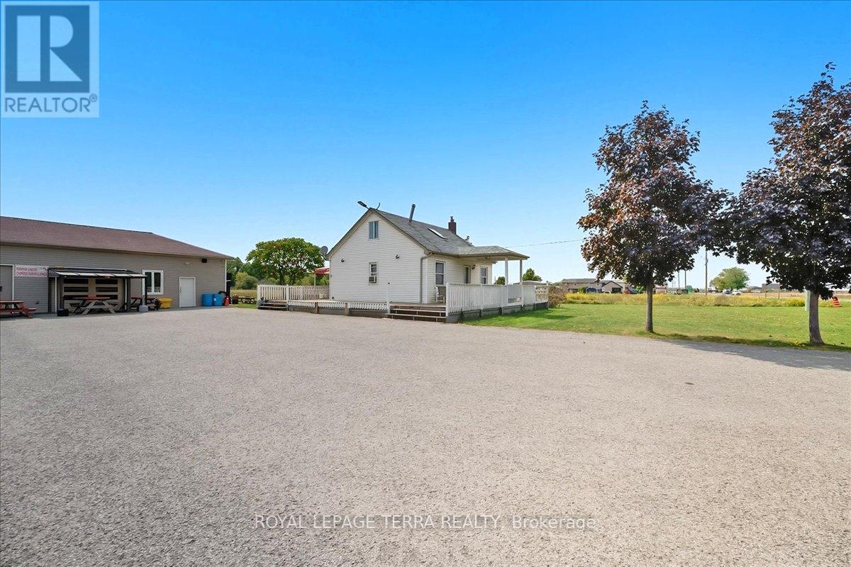 13029 Lundys Lane, Thorold, Ontario  L0S 1A0 - Photo 4 - X12433581
