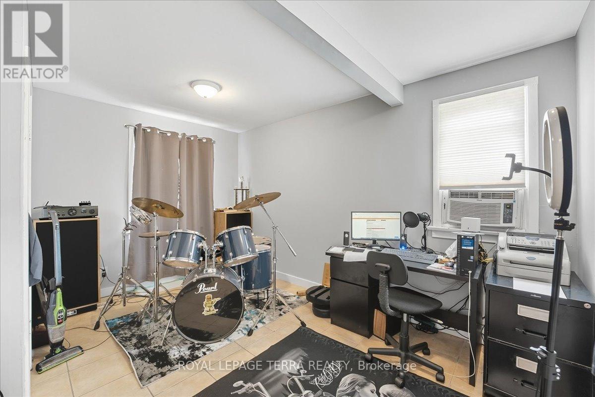 13029 Lundys Lane, Thorold, Ontario  L0S 1A0 - Photo 9 - X12433581