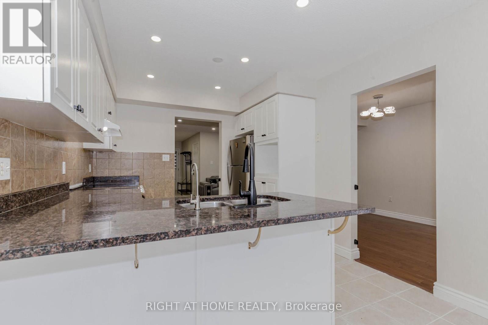 51 Hawkins Drive, Cambridge, Ontario  N1T 1Z7 - Photo 12 - X12433595