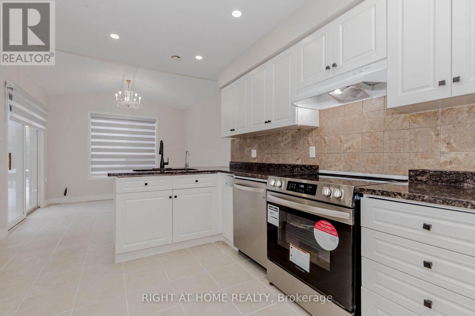 51 Hawkins Drive, Cambridge, Ontario  N1T 1Z7 - Photo 14 - X12433595