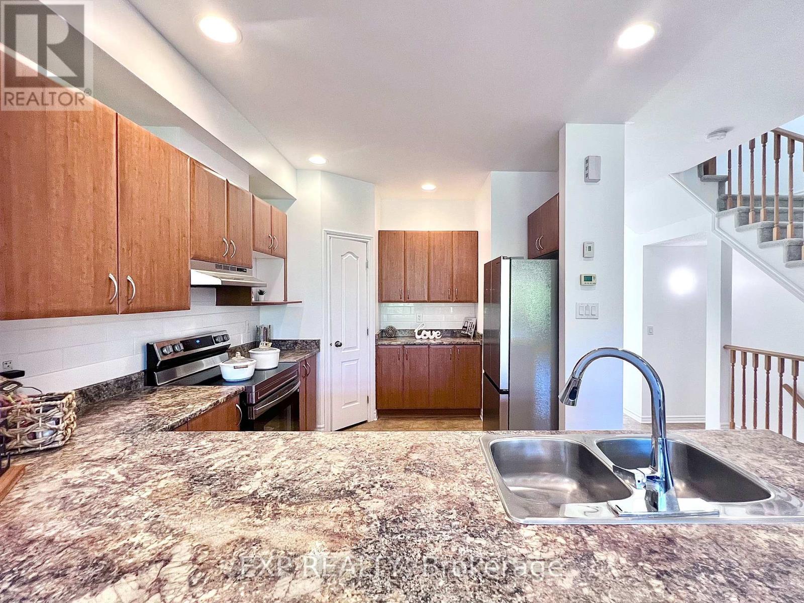 457 Foxhall Way, Ottawa, Ontario  K2M 0G2 - Photo 11 - X12433617