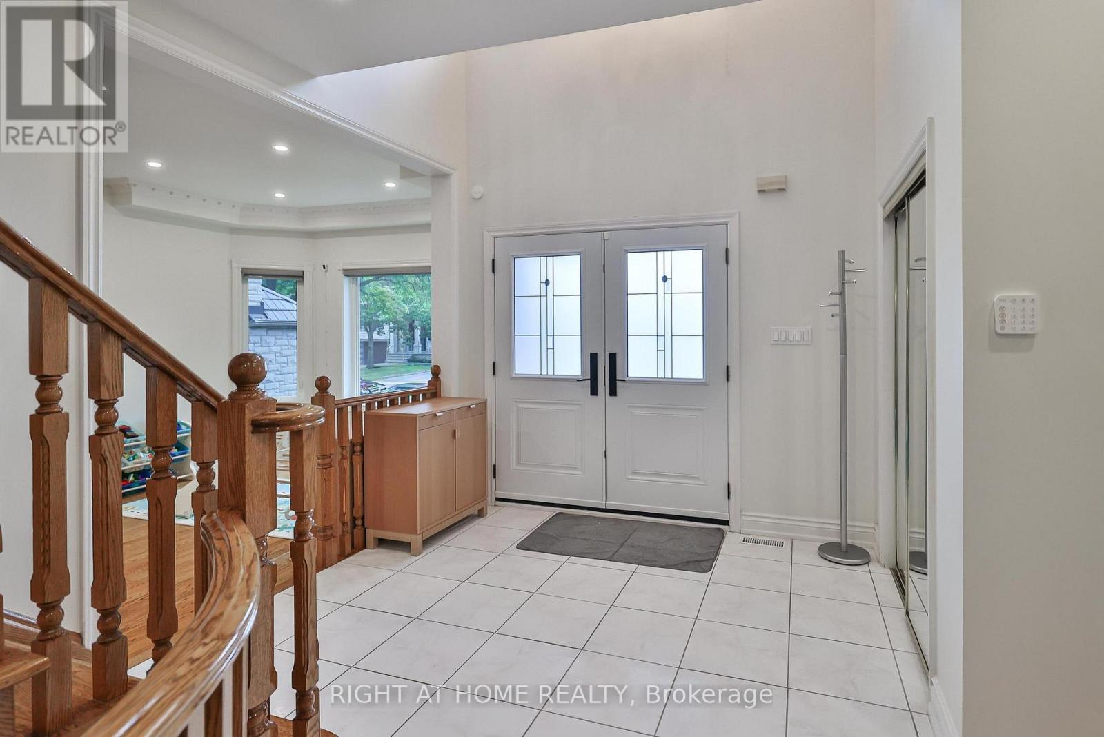 58 Yorkview Drive, Toronto (Willowdale West), Ontario  M2R 1J8 - Photo 3 - C12433616