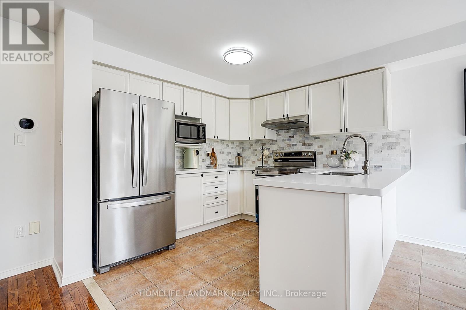 21 Donlevy Crescent, Whitby, Ontario  L1R 0B9 - Photo 13 - E12433621