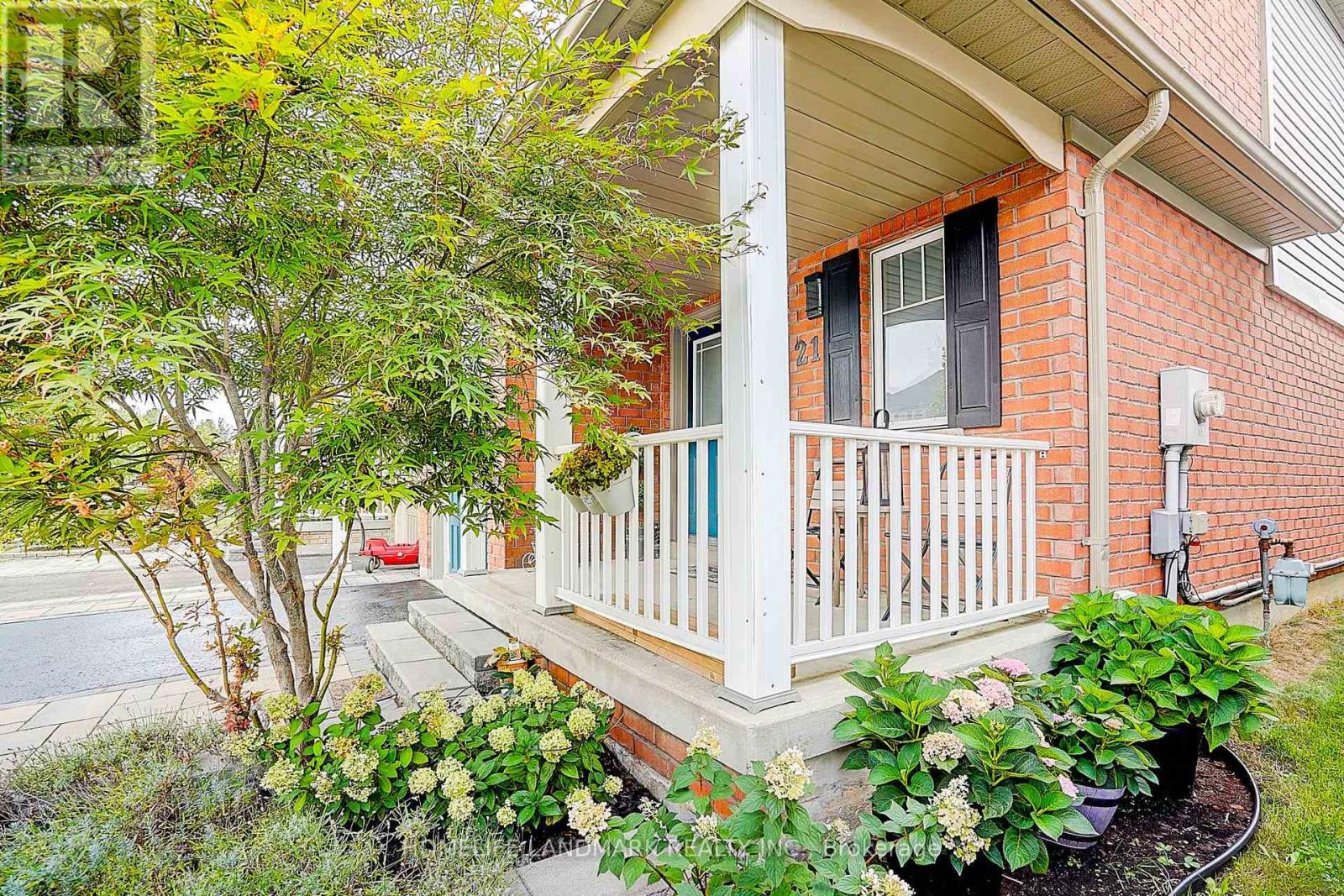 21 Donlevy Crescent, Whitby, Ontario  L1R 0B9 - Photo 4 - E12433621