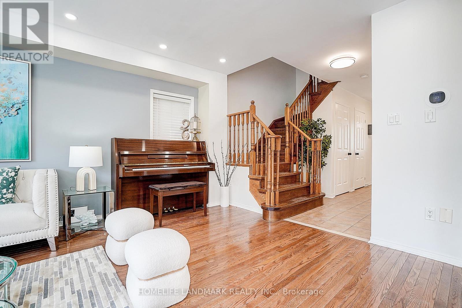21 Donlevy Crescent, Whitby, Ontario  L1R 0B9 - Photo 9 - E12433621