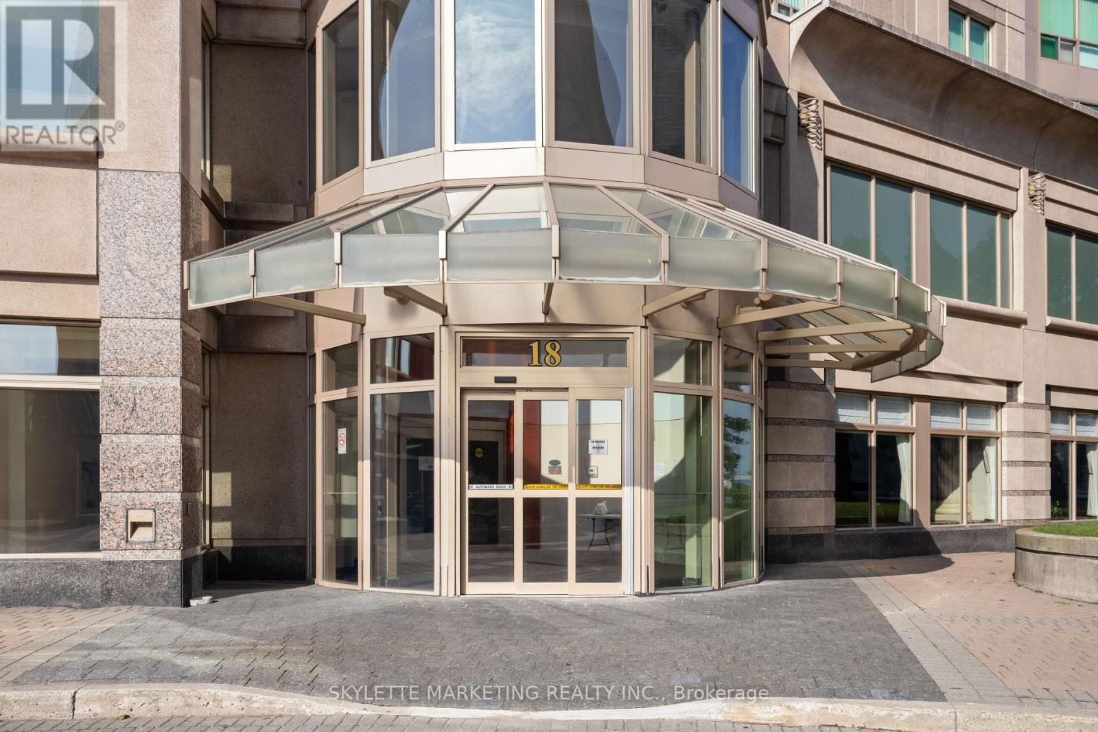 Ph205 - 18 Lee Centre Drive, Toronto (Woburn), Ontario  M1H 3H5 - Photo 2 - E12433630