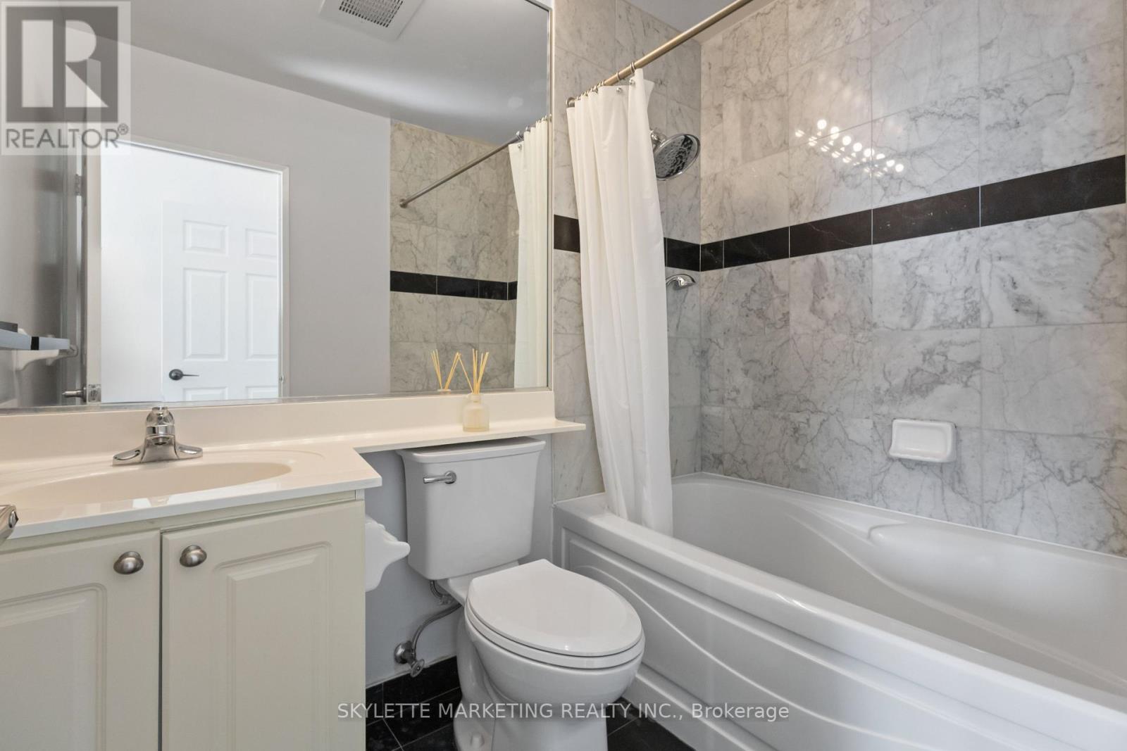 Ph205 - 18 Lee Centre Drive, Toronto (Woburn), Ontario  M1H 3H5 - Photo 30 - E12433630