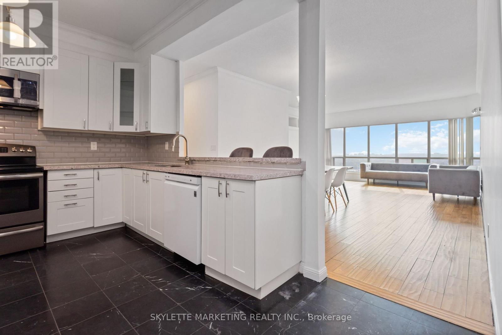Ph205 - 18 Lee Centre Drive, Toronto (Woburn), Ontario  M1H 3H5 - Photo 5 - E12433630