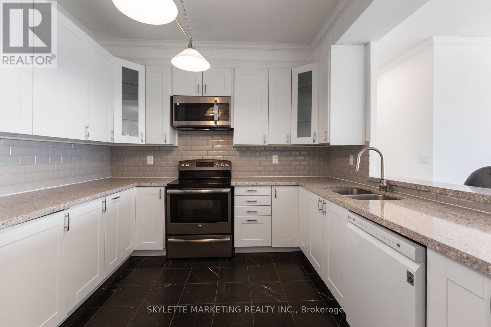 Ph205 - 18 Lee Centre Drive, Toronto (Woburn), Ontario  M1H 3H5 - Photo 6 - E12433630