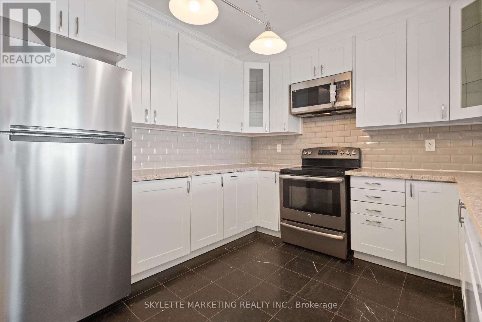 Ph205 - 18 Lee Centre Drive, Toronto (Woburn), Ontario  M1H 3H5 - Photo 7 - E12433630