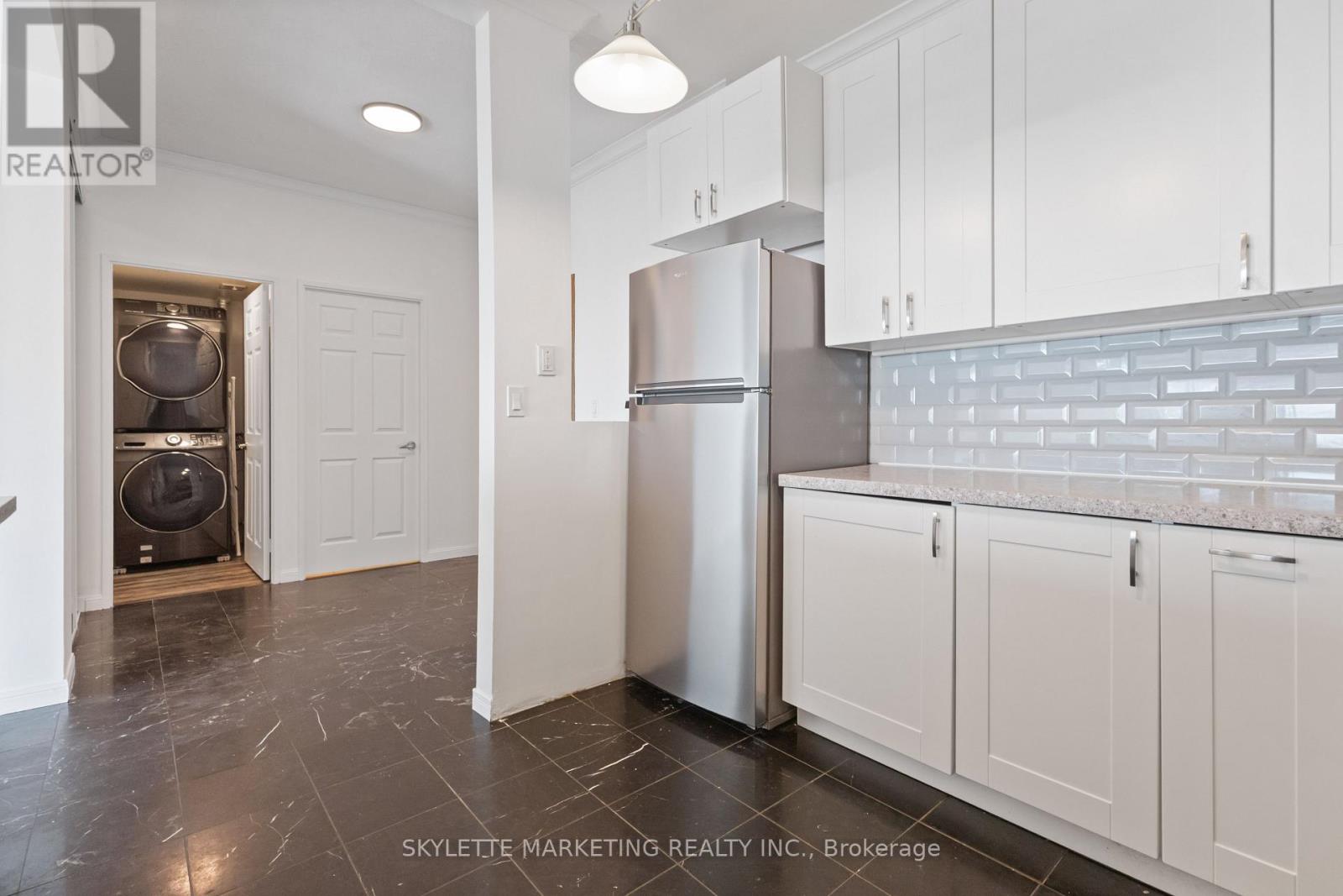 Ph205 - 18 Lee Centre Drive, Toronto (Woburn), Ontario  M1H 3H5 - Photo 8 - E12433630