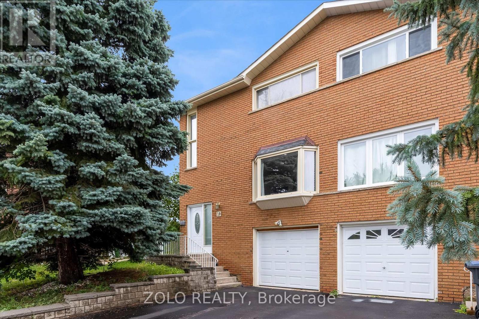 29 Newlyn Crescent, Brampton, Ontario  L6V 3A9 - Photo 2 - W12433633