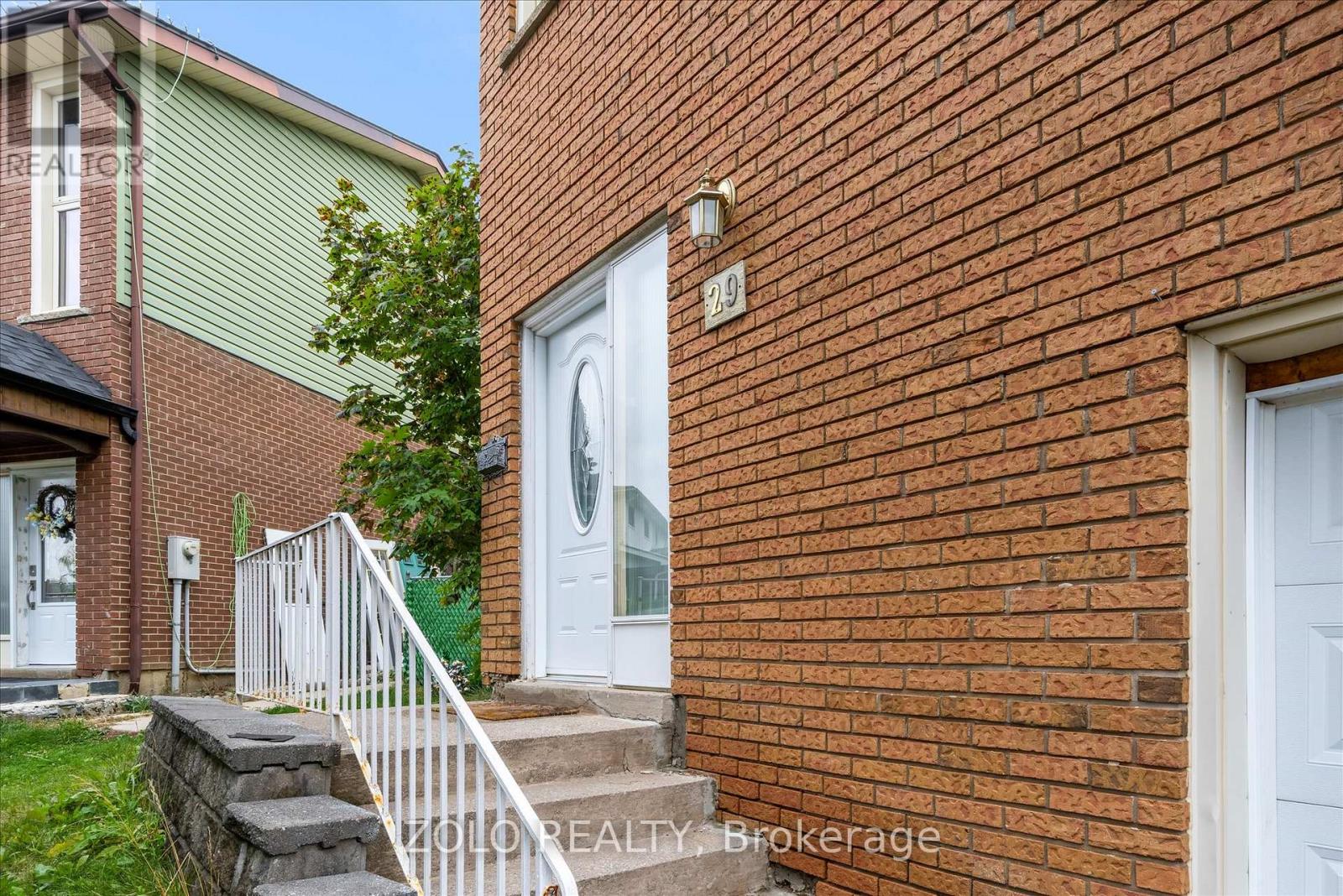 29 Newlyn Crescent, Brampton, Ontario  L6V 3A9 - Photo 3 - W12433633