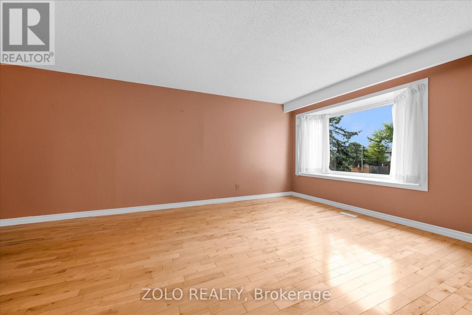 29 Newlyn Crescent, Brampton, Ontario  L6V 3A9 - Photo 6 - W12433633