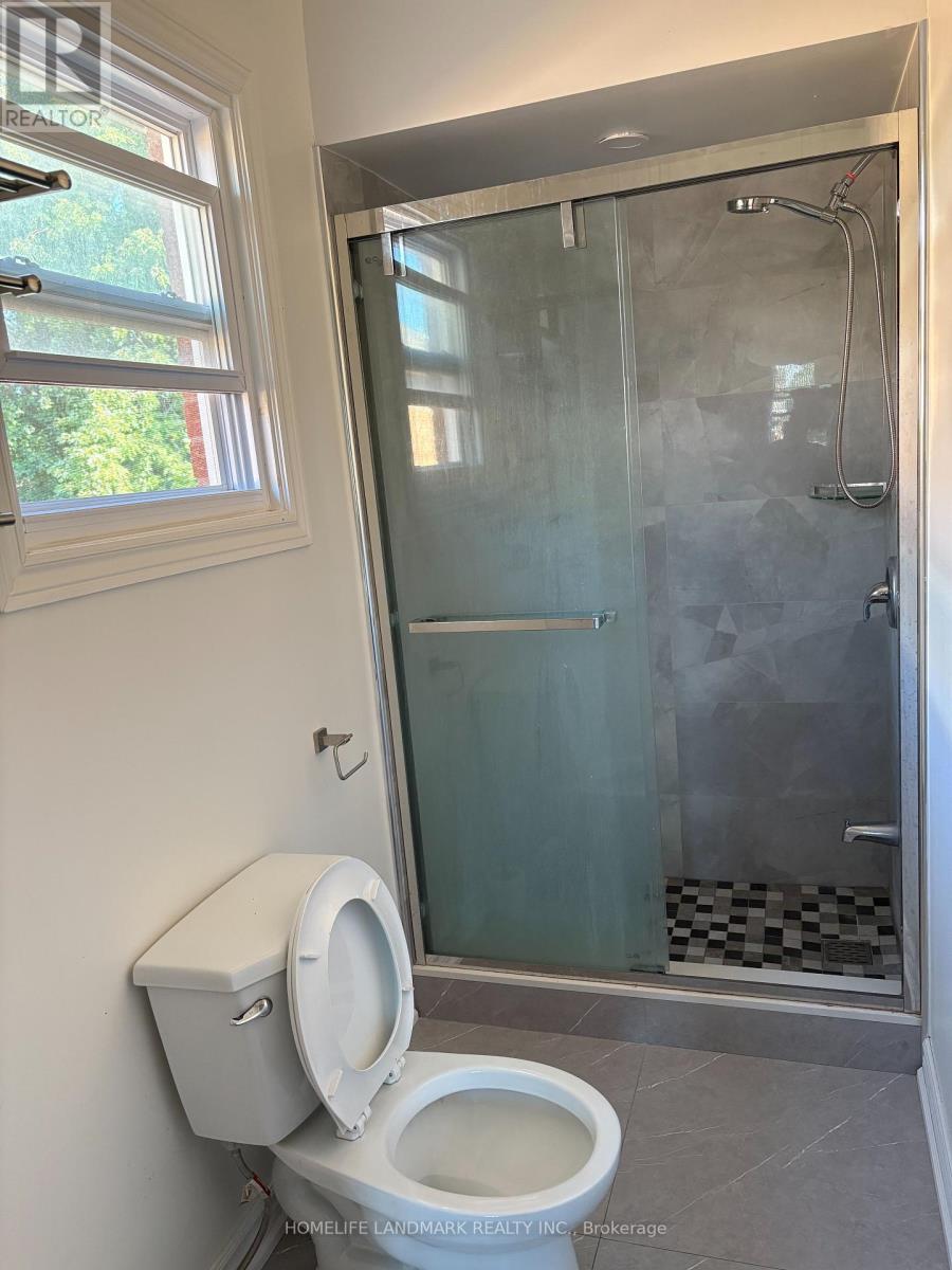 Bedroom C With Ensuite - 3153 Colonial Drive, Mississauga, Ontario  L5L 5L3 - Photo 10 - W12433635