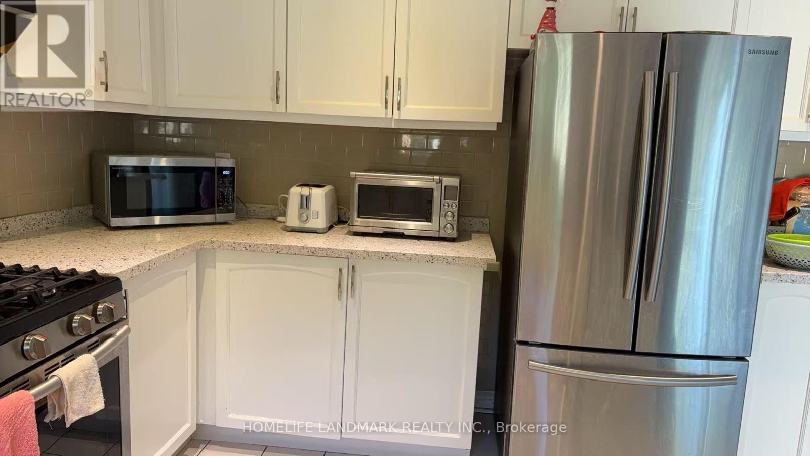 Bedroom C With Ensuite - 3153 Colonial Drive, Mississauga, Ontario  L5L 5L3 - Photo 2 - W12433635