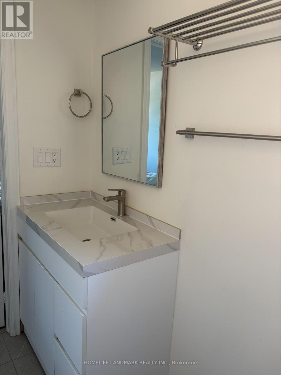 Bedroom C With Ensuite - 3153 Colonial Drive, Mississauga, Ontario  L5L 5L3 - Photo 6 - W12433635