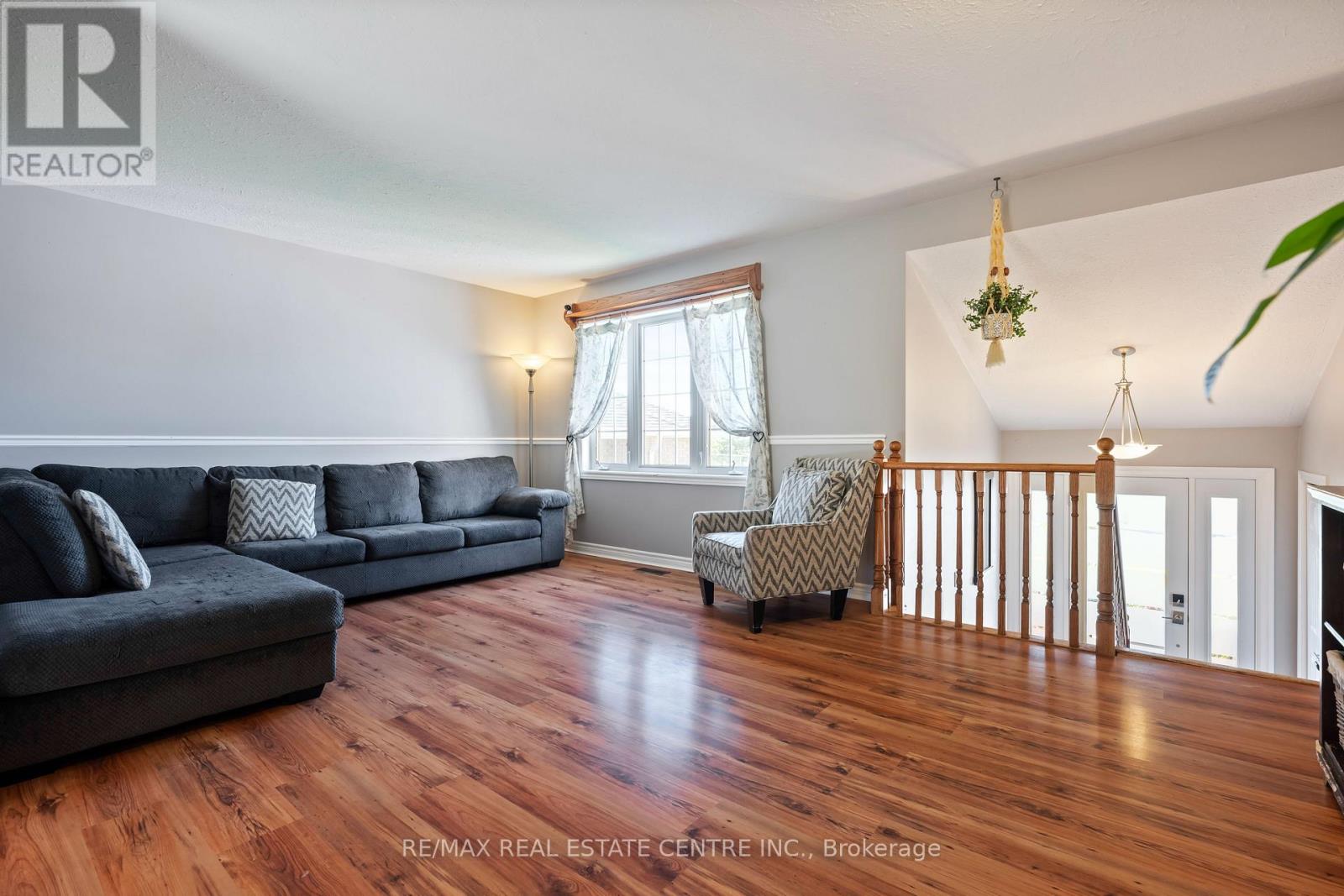 316 Olde Village Court, Shelburne, Ontario  L0N 1S2 - Photo 10 - X12433618