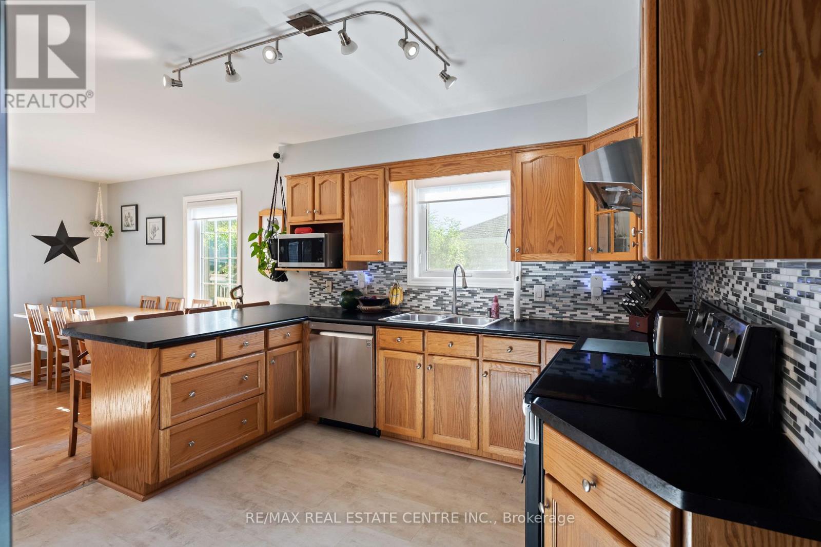 316 Olde Village Court, Shelburne, Ontario  L0N 1S2 - Photo 7 - X12433618