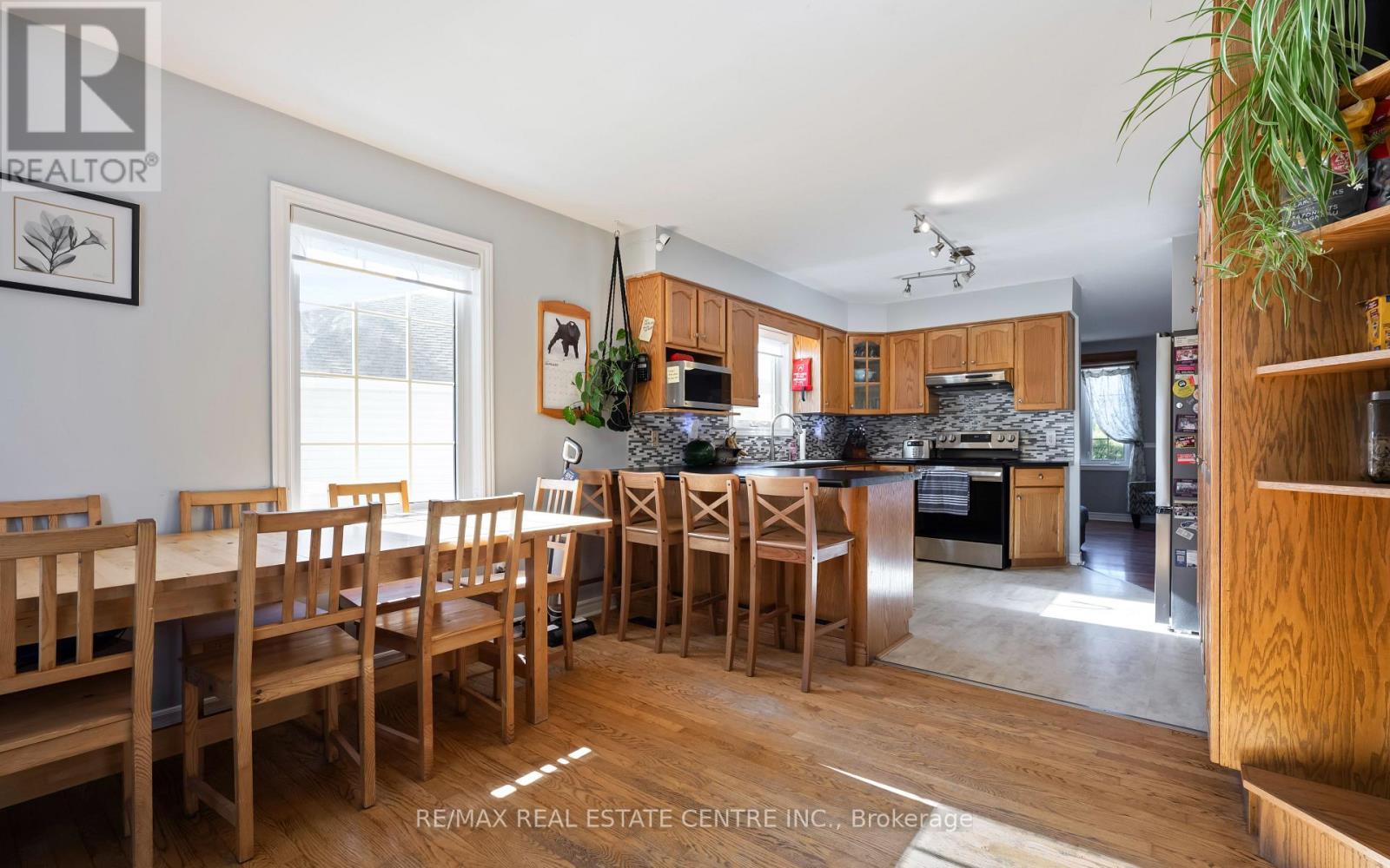 316 Olde Village Court, Shelburne, Ontario  L0N 1S2 - Photo 9 - X12433618