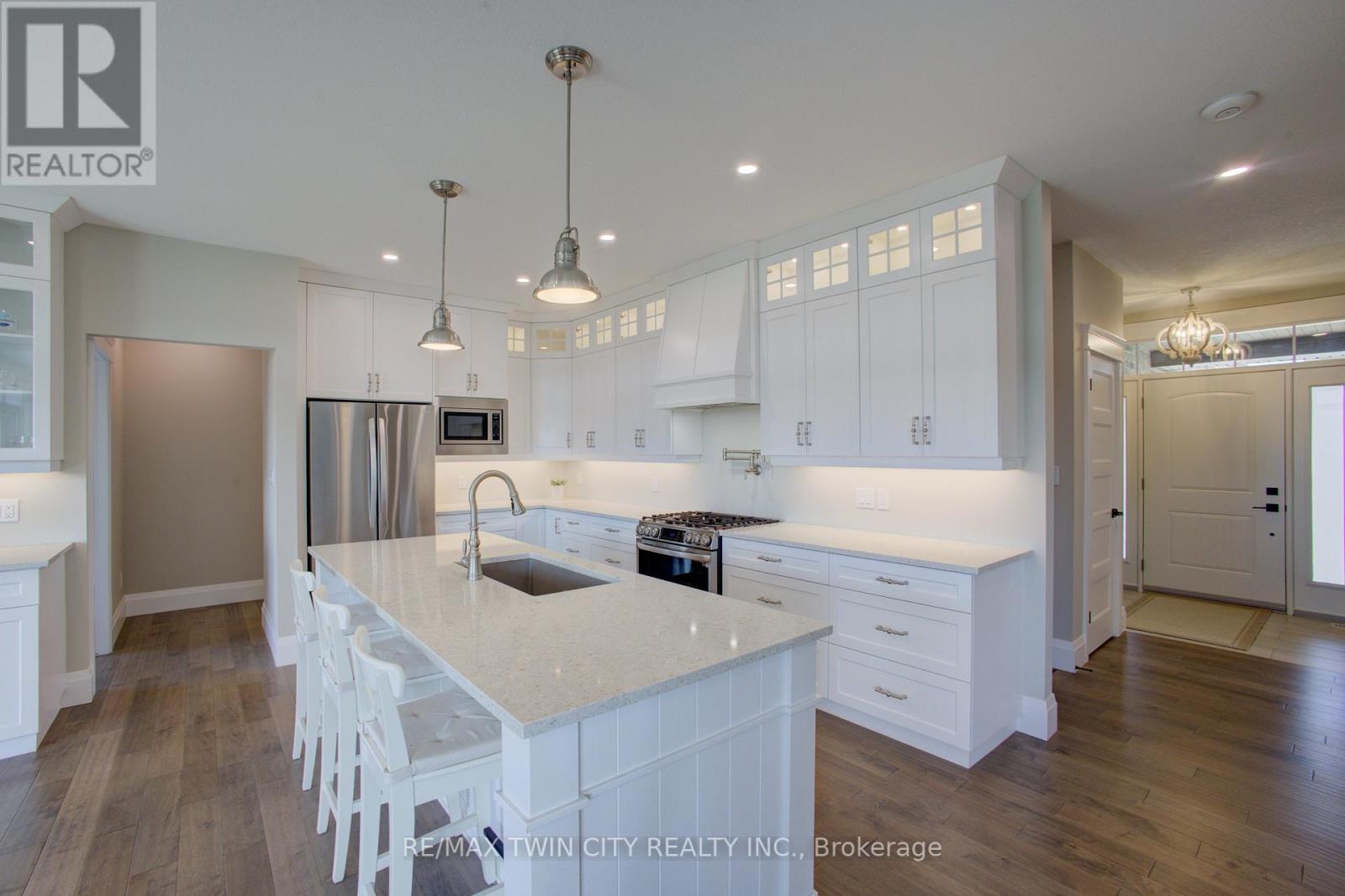 434 Normanton Street, Saugeen Shores, Ontario  N0H 2C3 - Photo 8 - X12433632